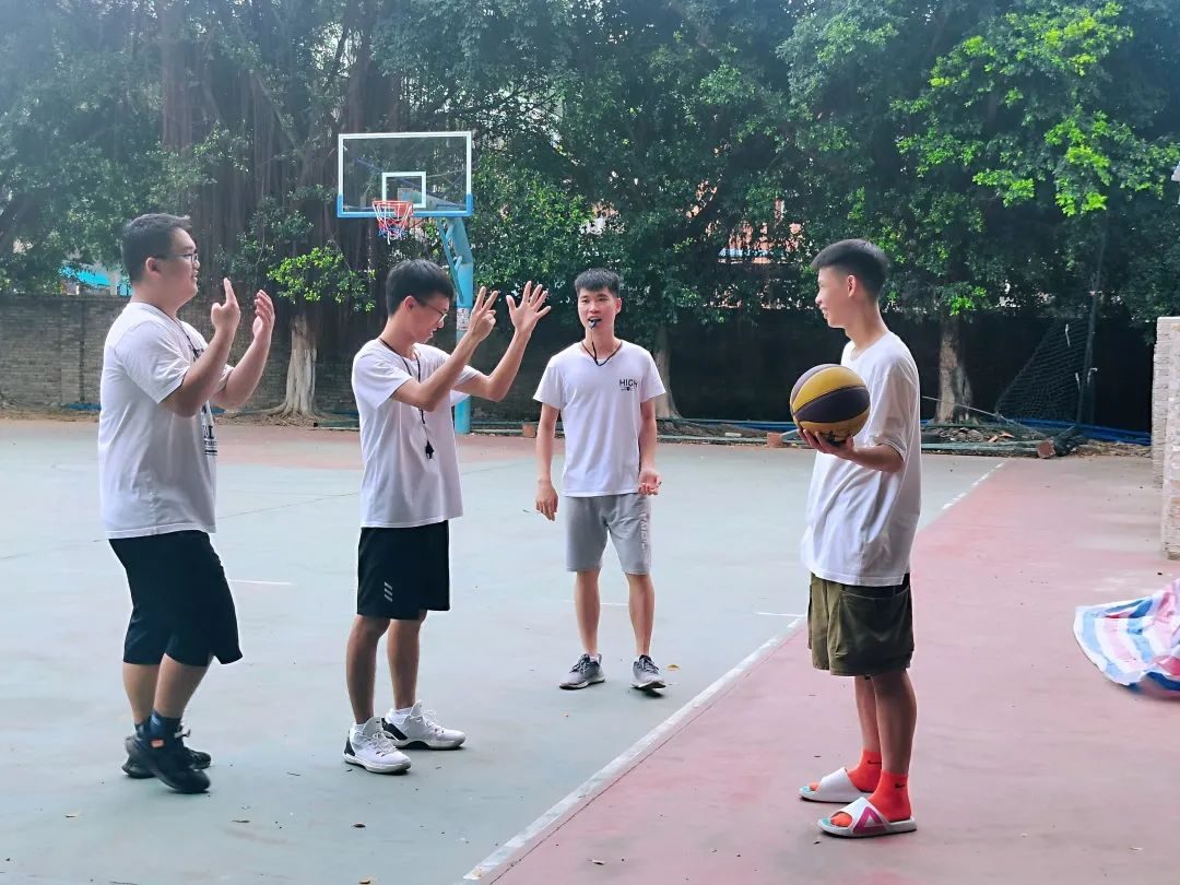 籃球講解規則詳細介紹_籃球講解規則詳細視頻_籃球場(chǎng)規則詳細講解