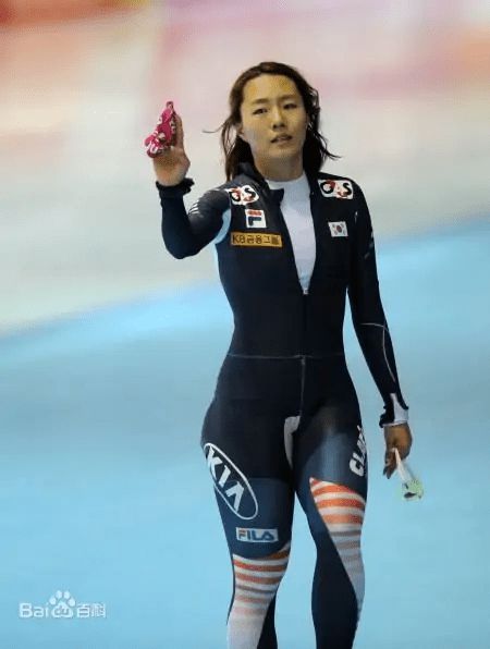 歷史第一速度滑冰運動(dòng)員_滑冰運動(dòng)員的速度_我國速度滑冰的名人