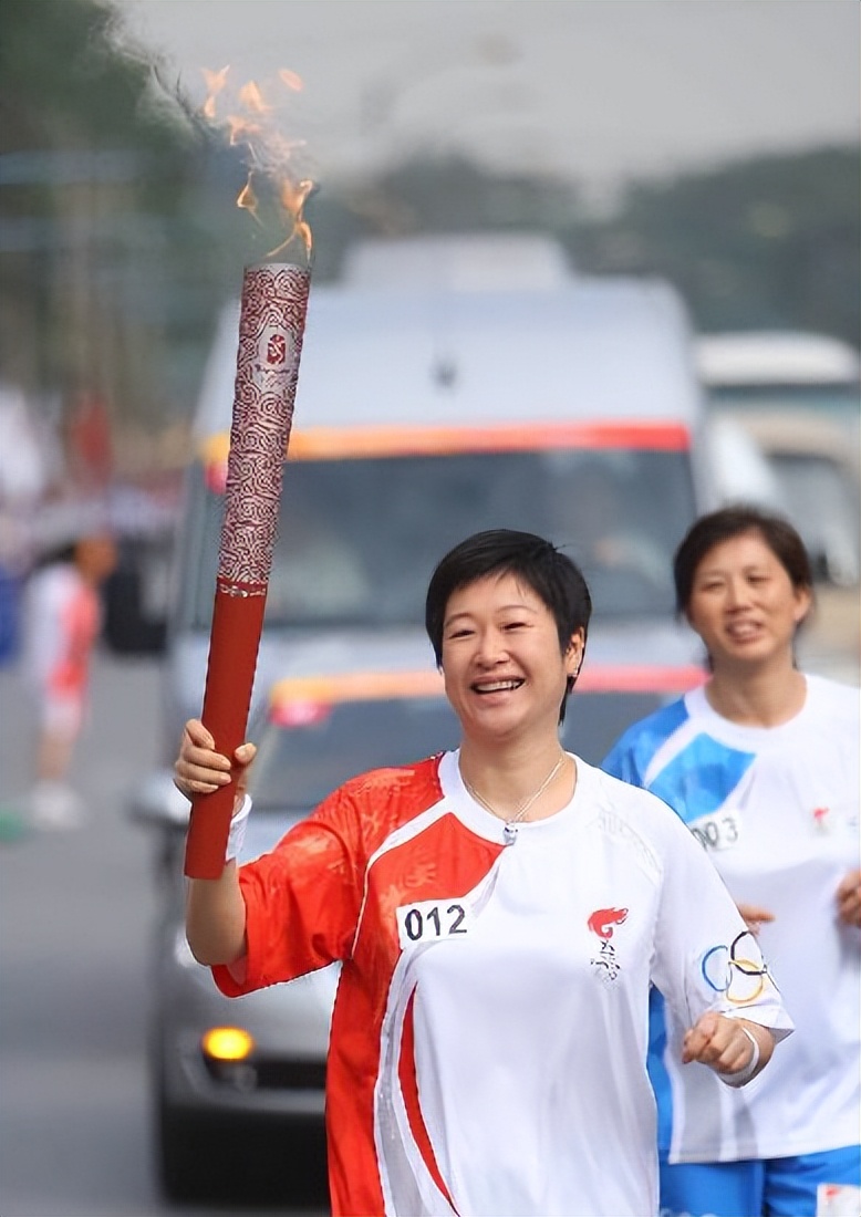 舉重女運動(dòng)員冠軍_舉重女子冠軍名字叫什么_女子舉重冠軍叫啥名字啊