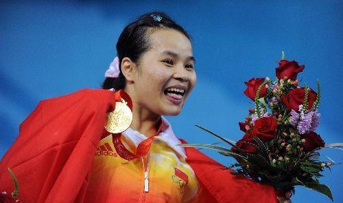 奪奧運首金成英雄舉重名將獲車(chē)房被剝奪銷(xiāo)聲