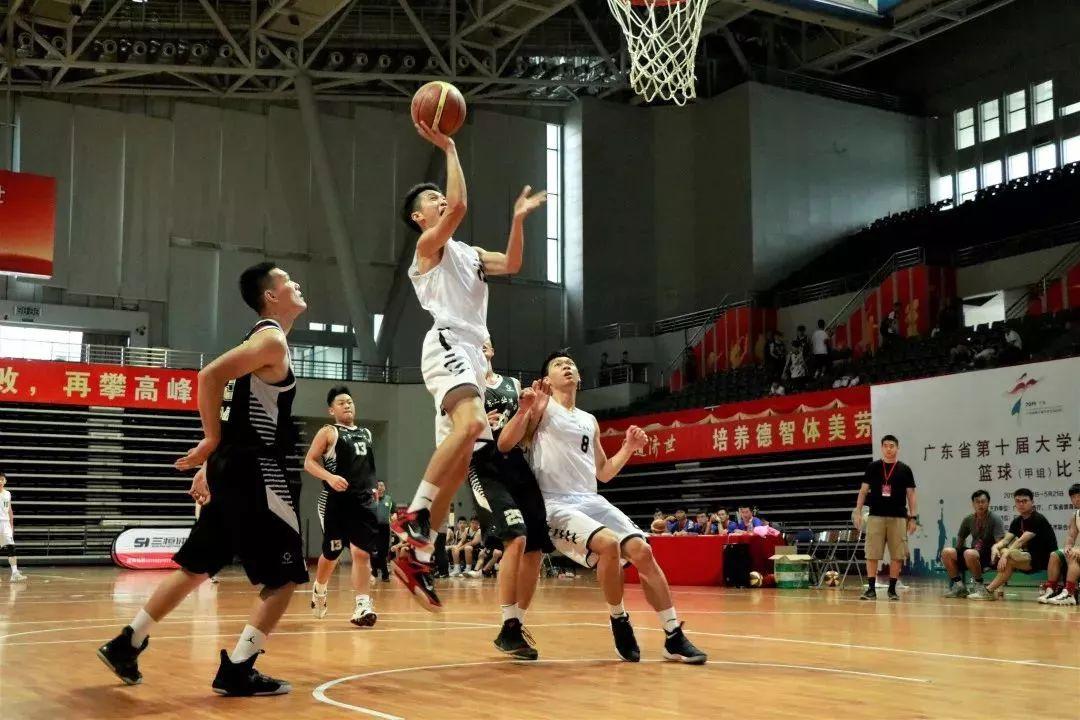籃校杯u17_嘉應學(xué)院籃球杯冠軍_校園籃球嘉年華