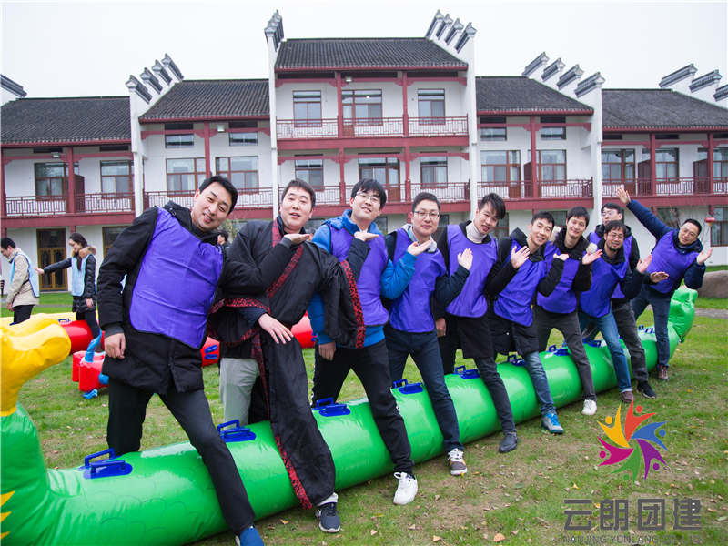 拓展訓練項目之特色趣味運動(dòng)會(huì )項目龍舟，旱