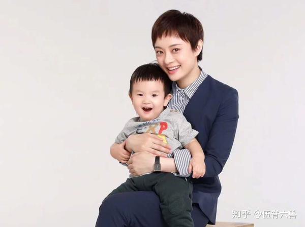 明星男女生親吻視頻全過(guò)程_明星抱親吻照_明星健身房親吻視頻