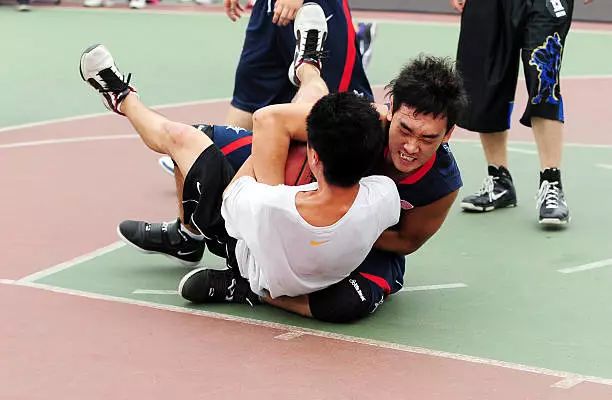 籃球賽正規規則_籃球比賽規則說(shuō)明_乖人籃球賽規則