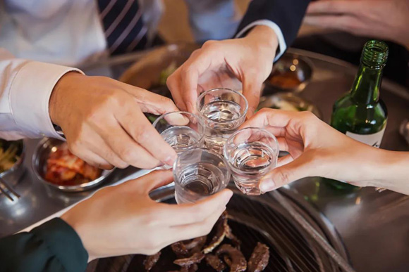 談男人為何離不開(kāi)酒？看完我秒懂了