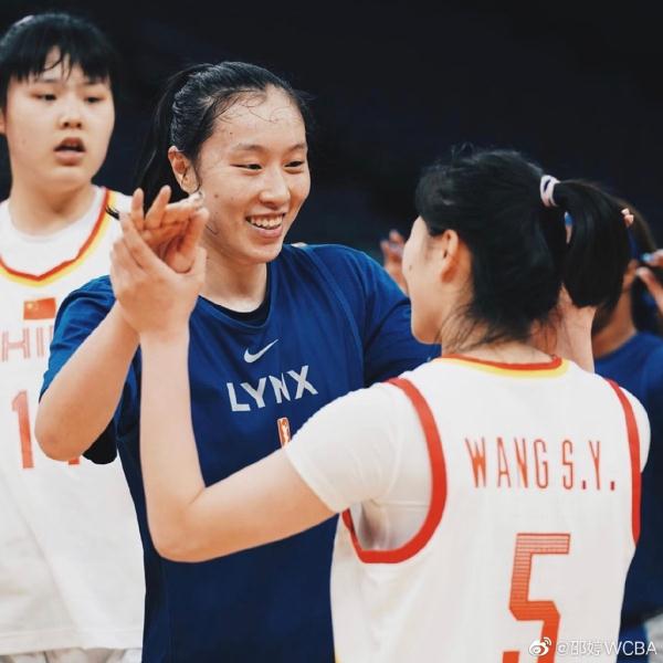 四川花樣游泳_花樣游泳四川女子冠軍是哪個(gè)_四川女子花樣游泳冠軍是