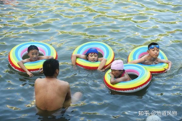 籃球奧運會(huì )獎牌_奧運會(huì )籃球冠軍獎杯_奧運會(huì )籃球冠軍領(lǐng)獎圖片