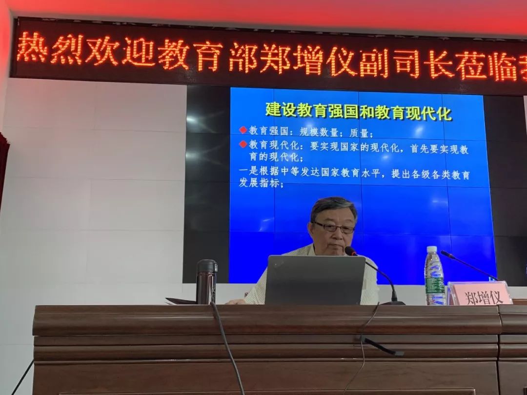 俞敏洪舉重冠軍_舉重冠軍俞敏洪個(gè)人資料_舉重冠軍俞敏洪簡(jiǎn)介