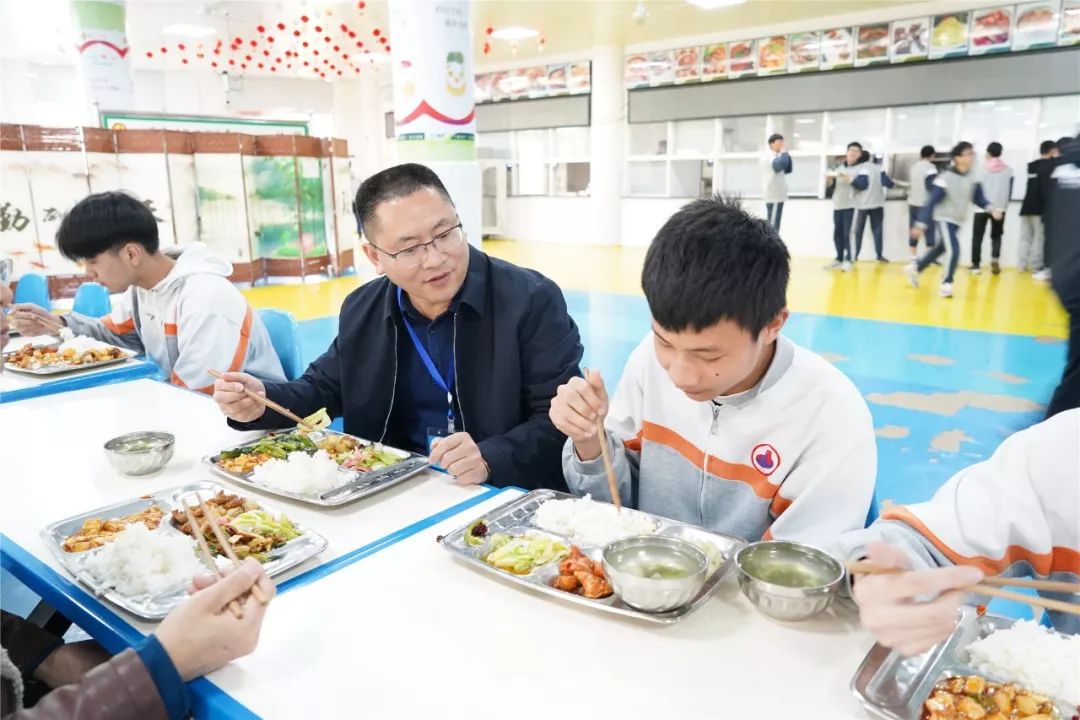 舉重冠軍俞敏洪個(gè)人資料_舉重冠軍俞敏洪簡(jiǎn)介_(kāi)俞敏洪舉重冠軍