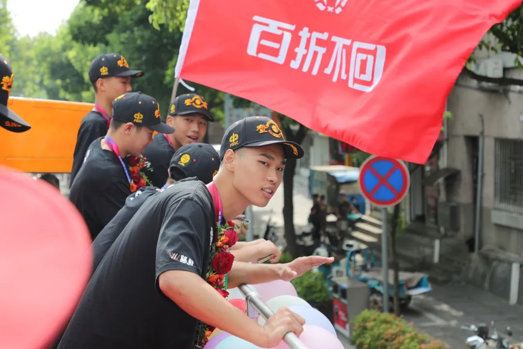 懷化三中籃球隊_懷化初中籃球冠軍_懷化籃球最強高中生