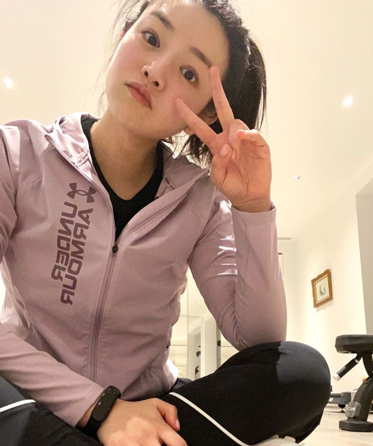 陳妍希曬健身照素顏出鏡眼珠有神身材纖瘦依
