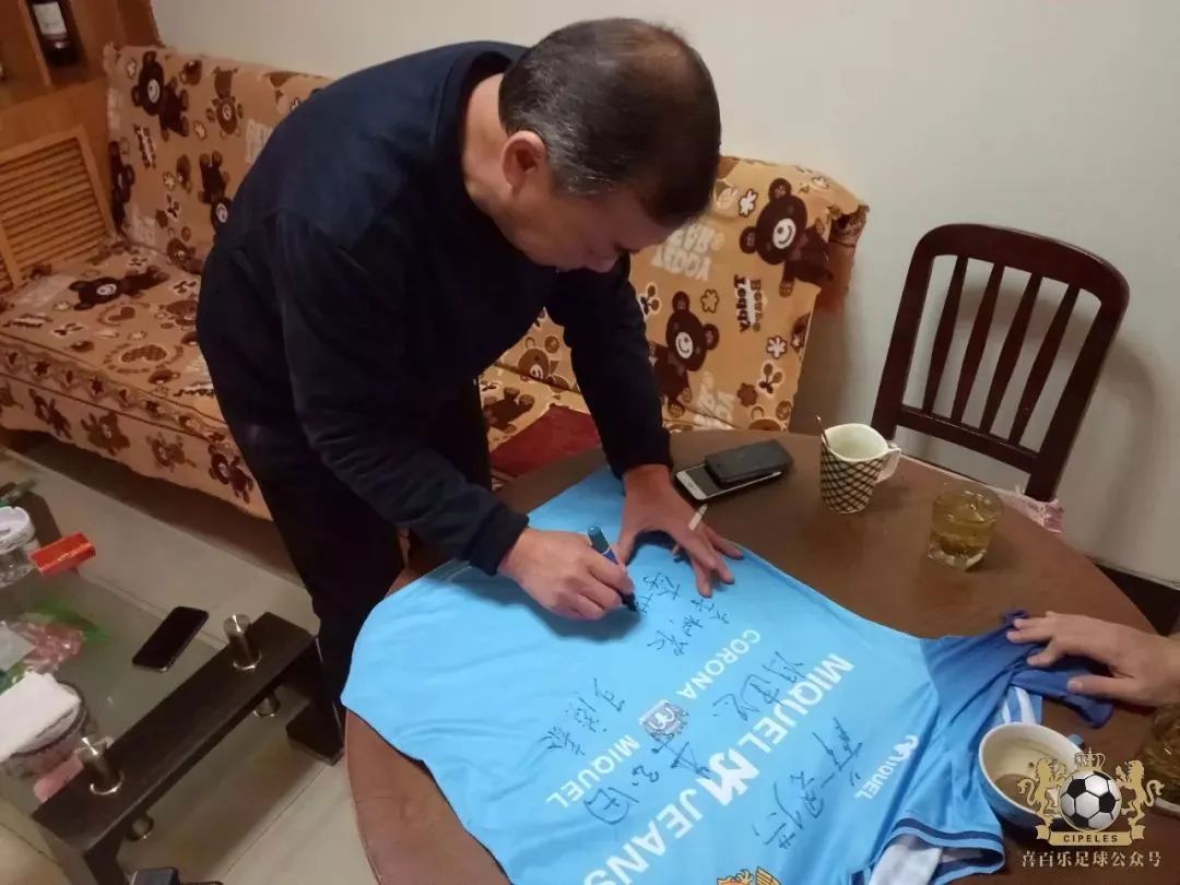 左前衛球員_足壇歷史十大左邊前衛_足球歷史左邊前衛