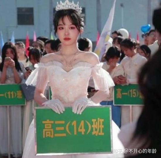 高中女生化妝沒(méi)什么，一個(gè)挺興奮的高中同學(xué)