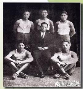 歷史上第一場(chǎng)籃球比賽時(shí)間_籃球的比賽時(shí)間_以前籃球比賽時(shí)間